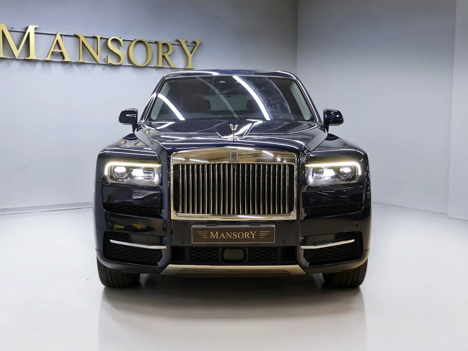 Rolls-Royce Cullinan 6.7* HUD* BLIND SPOT* SOFT CLOSE* 360* ЛЮК* КРАЙНА, снимка 3 - Автомобили и джипове - 55435668