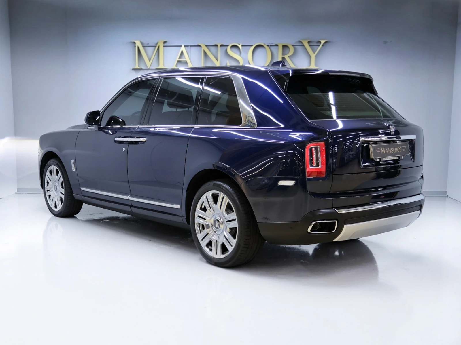 Rolls-Royce Cullinan 6.7* HUD* BLIND SPOT* SOFT CLOSE* 360* ЛЮК* КРАЙНА, снимка 2 - Автомобили и джипове - 55435668