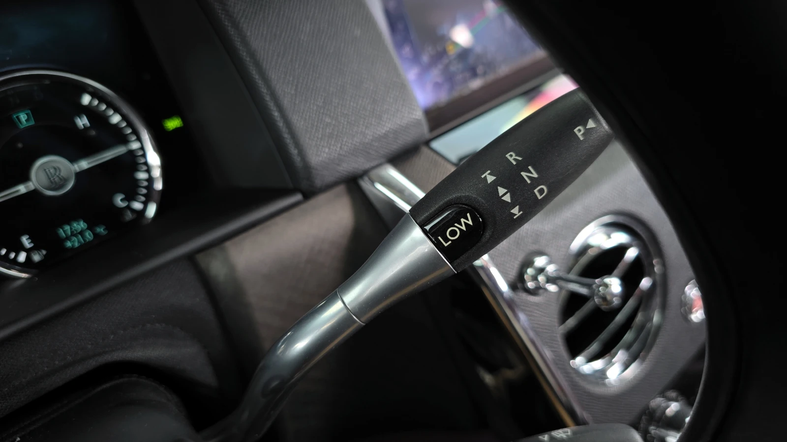 Rolls-Royce Cullinan 6.7* 360* SOFT CLOSE* HUD* BLIND SPOT* КРАЙНА ЦЕНА, снимка 9 - Автомобили и джипове - 55435668