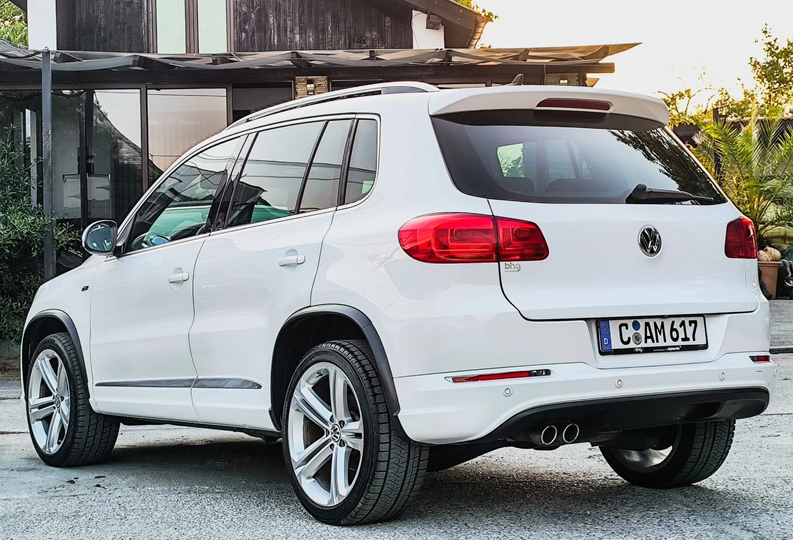 VW Tiguan 2.0TDI DSG R-LINE GERMANY ПАНОРАМА, снимка 4 - Автомобили и джипове - 55710672