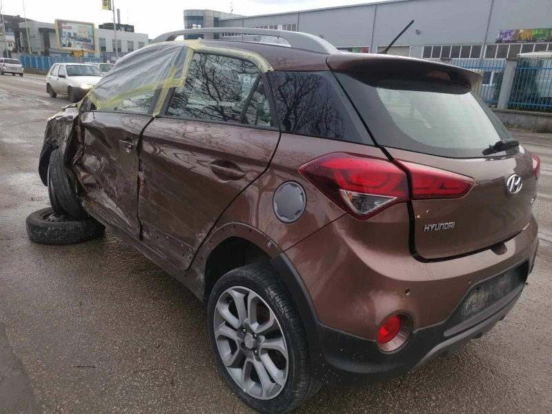 Hyundai I20 active 1.4i, снимка 6 - Автомобили и джипове - 43640550