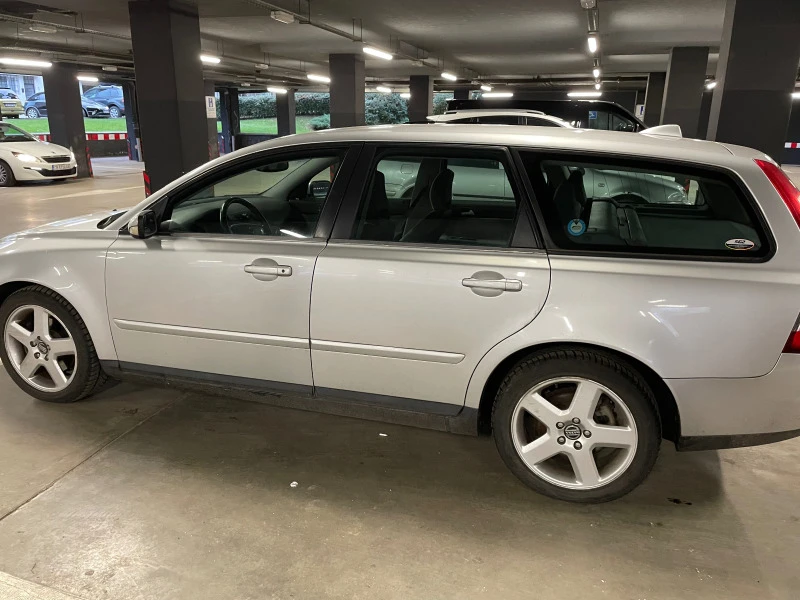 Volvo V50 Momentum, снимка 4 - Автомобили и джипове - 47247313