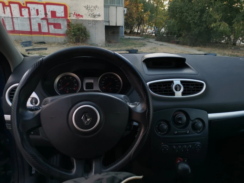 Renault Clio III, снимка 6 - Автомобили и джипове - 47520376