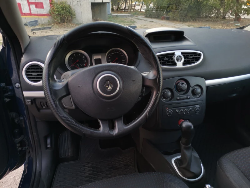 Renault Clio III, снимка 4 - Автомобили и джипове - 47520376