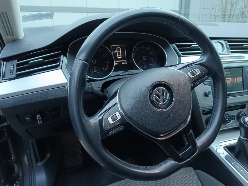 VW Passat 1.4 TSI / седан, снимка 11 - Автомобили и джипове - 48282908