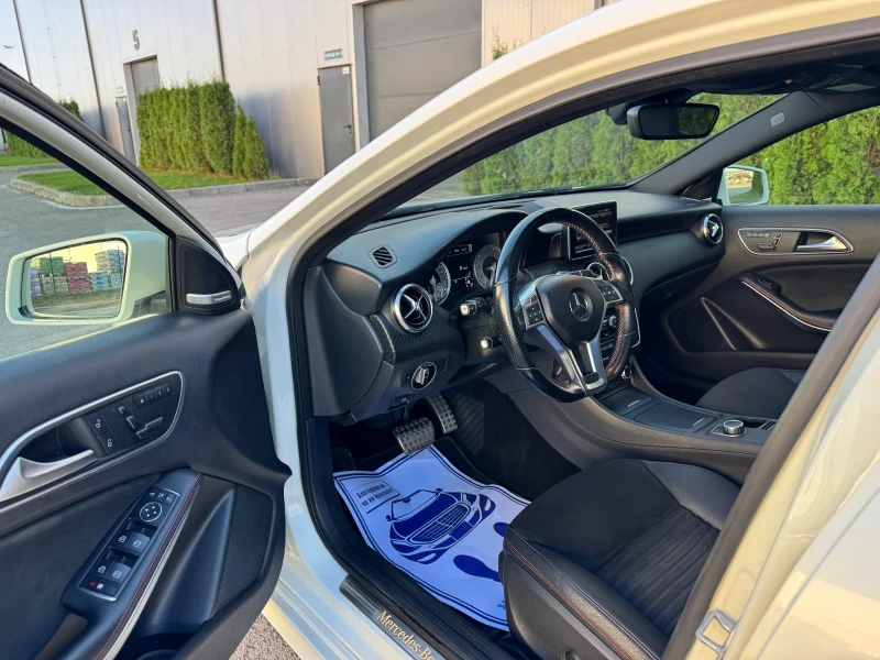 Mercedes-Benz A 250 i AMG* Harman/Kardon* Панорама* Full* ШВЕЙЦАРИЯ!!!, снимка 10 - Автомобили и джипове - 52120253