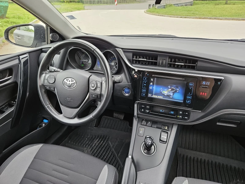 Toyota Auris 1.8i Hybrid 67000км., снимка 6 - Автомобили и джипове - 52532112