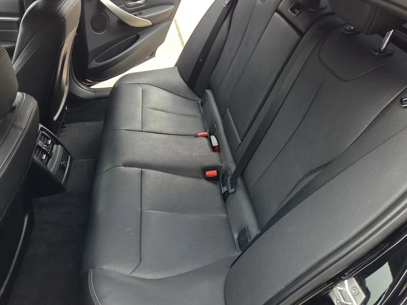 BMW 320 D/X-DRIVE/M-PACKET/AUTOMATIC/SHADOW LINE, снимка 11 - Автомобили и джипове - 52893501