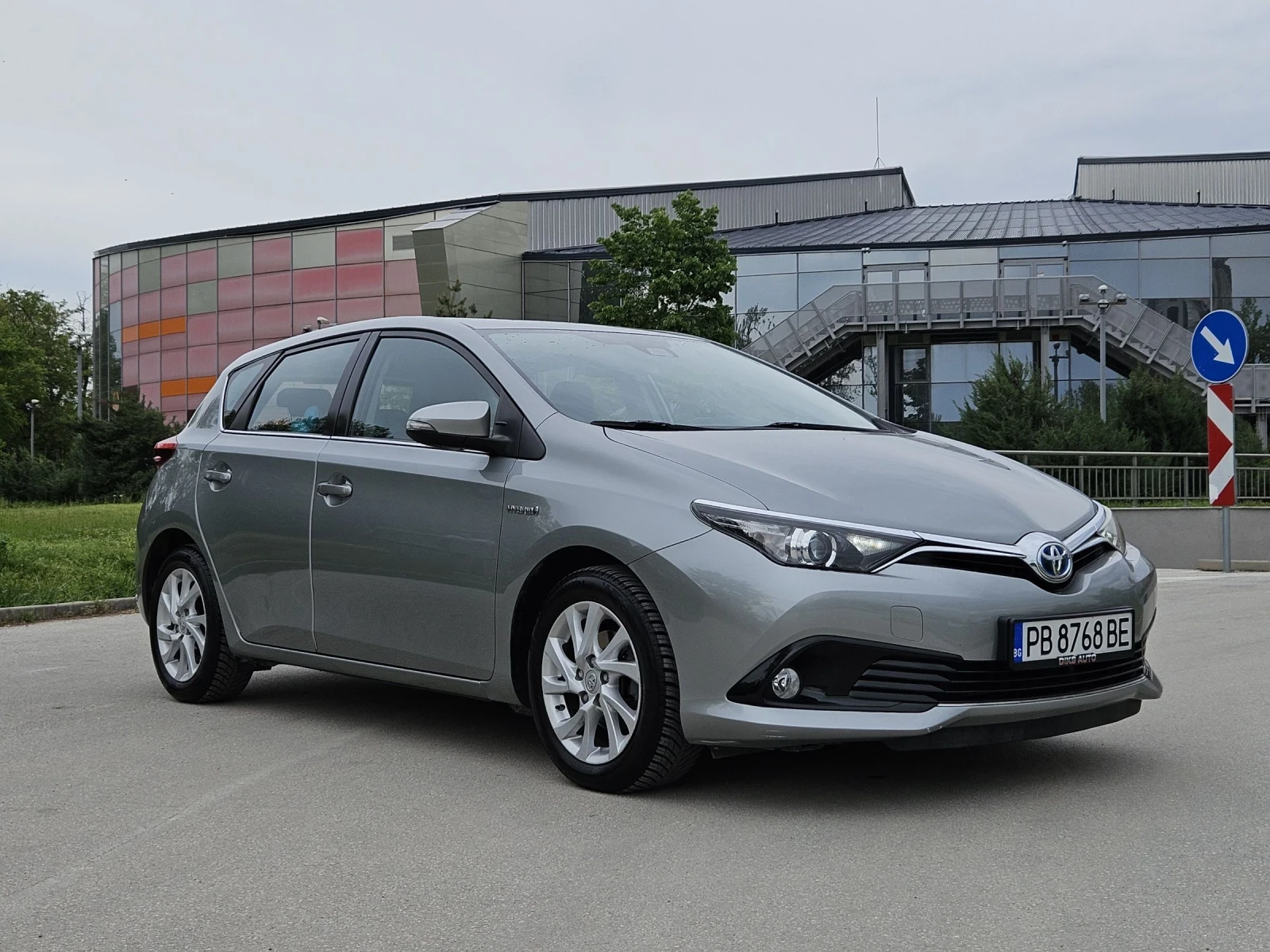 Toyota Auris 1.8i Hybrid 67000км., снимка 1