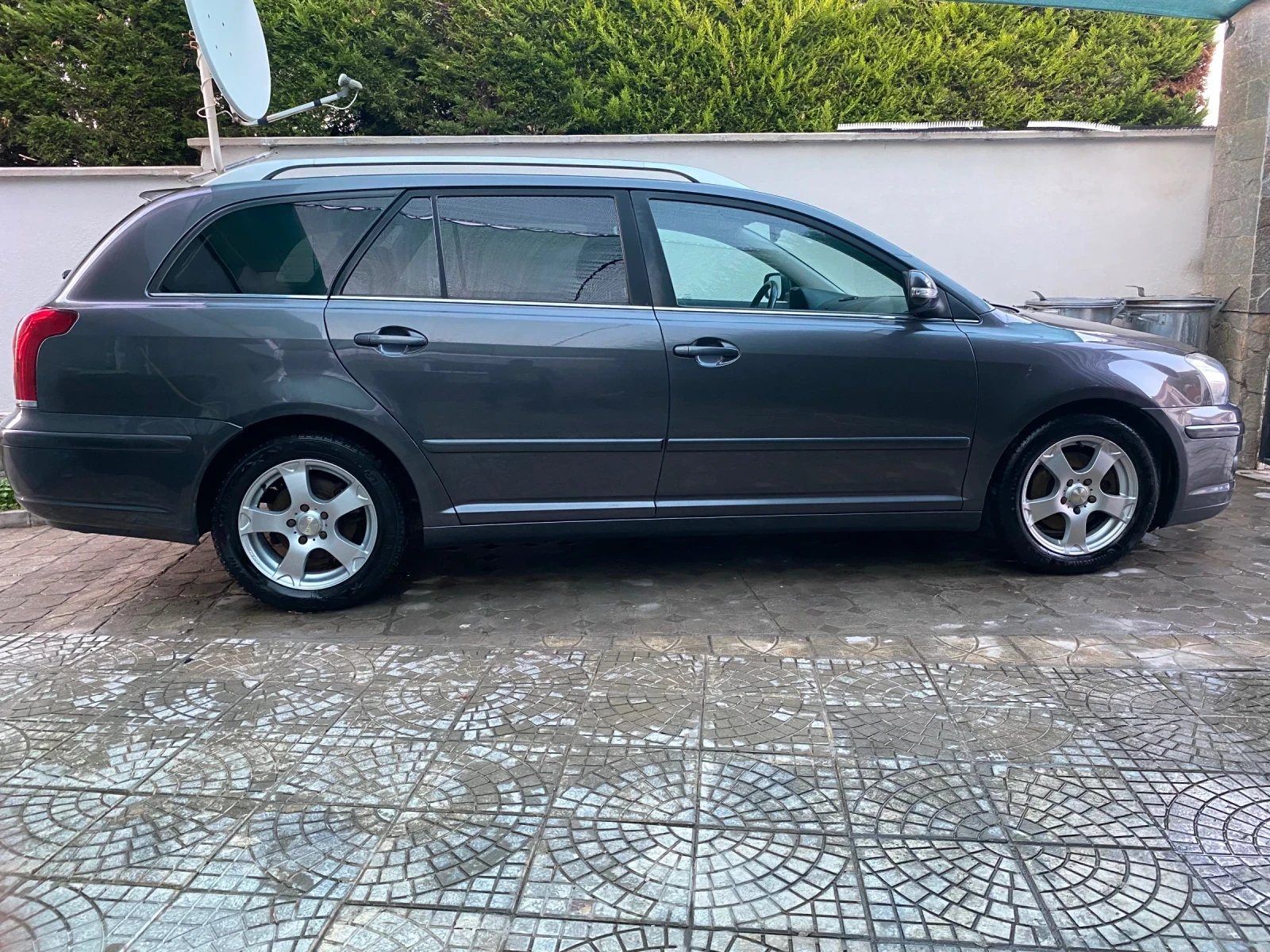 Toyota Avensis 2.2 d-4d - изображение 3