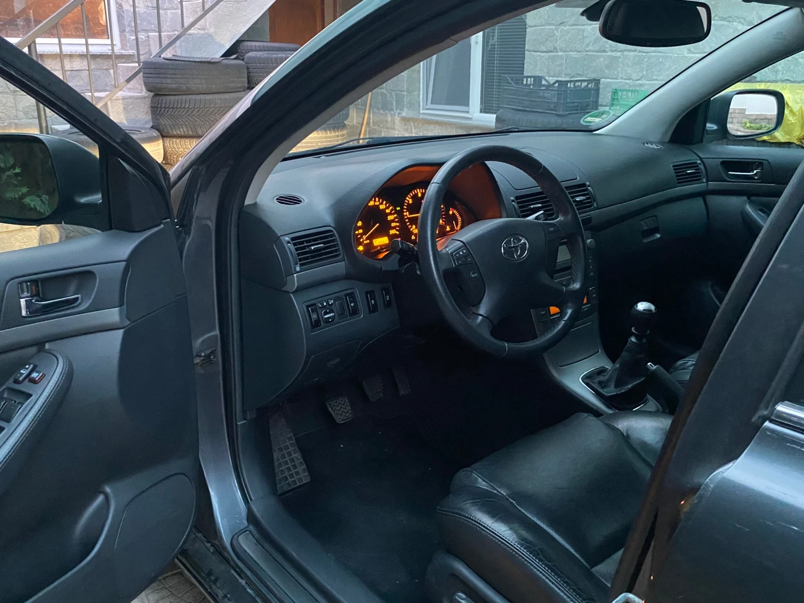 Toyota Avensis 2.2 d-4d - изображение 8