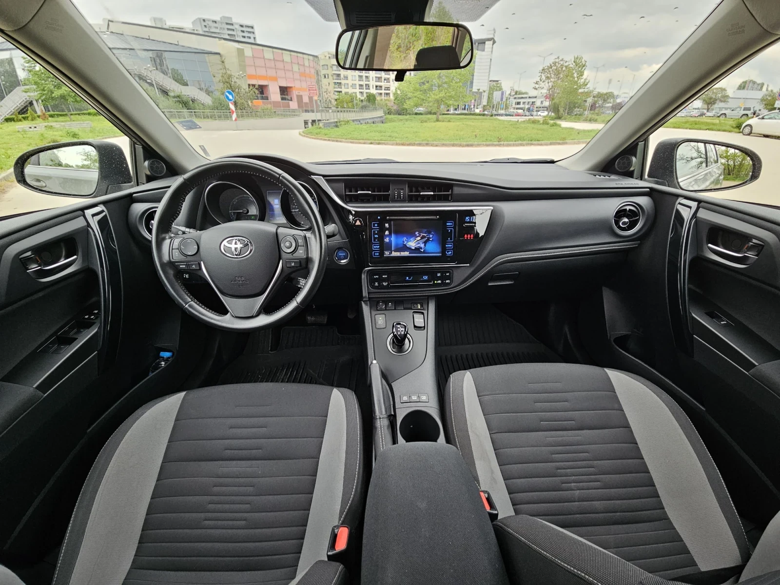 Toyota Auris 1.8i Hybrid 67000км. - изображение 5