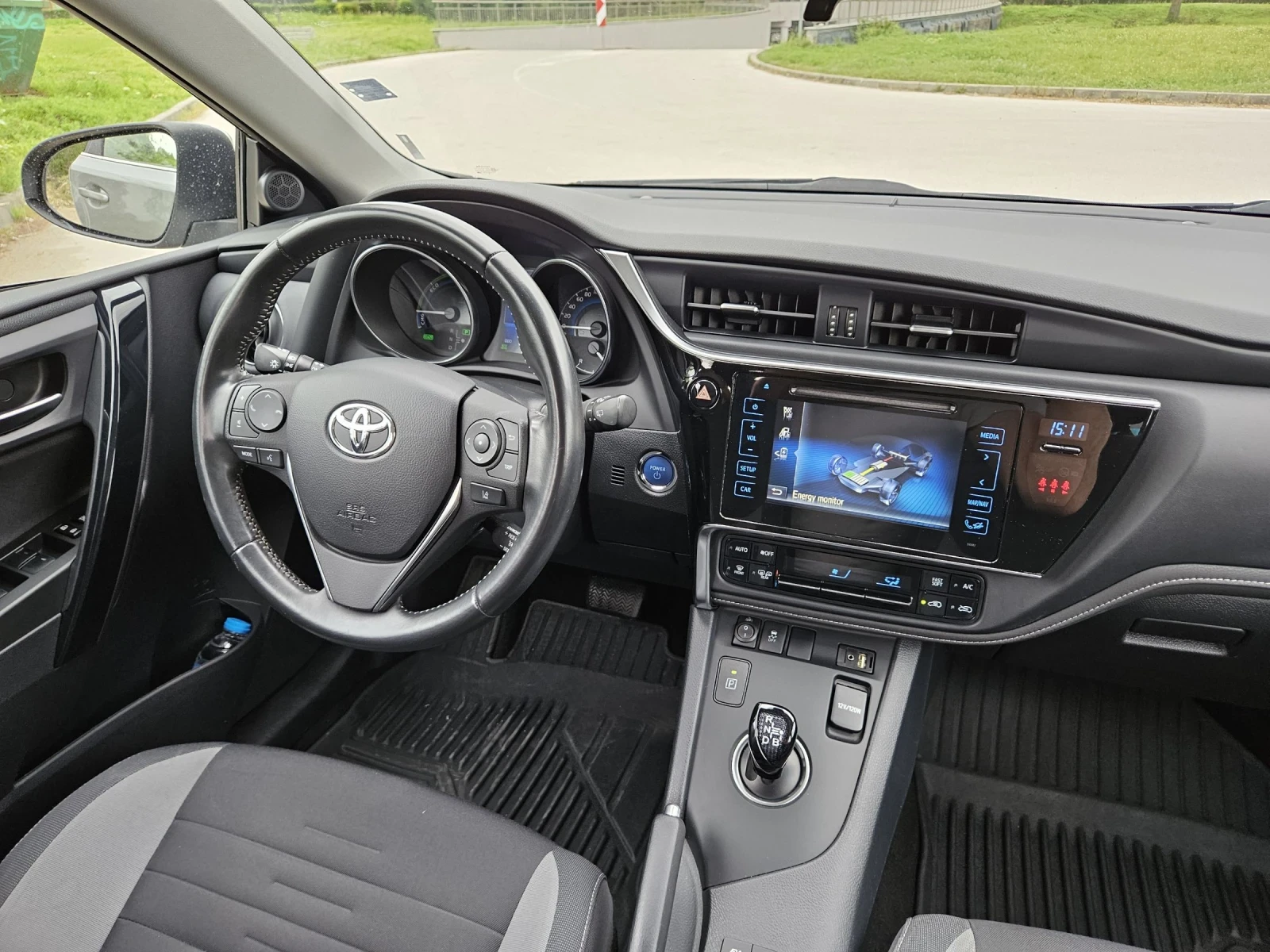 Toyota Auris 1.8i Hybrid 67000км. - изображение 6