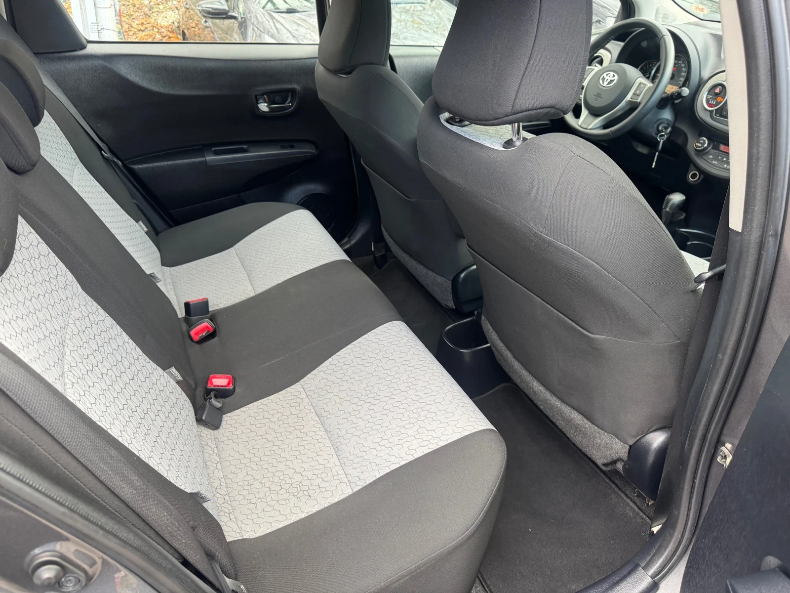 Toyota Yaris 1.3* Automatic* 94000km | Mobile.bg � ����������� 13