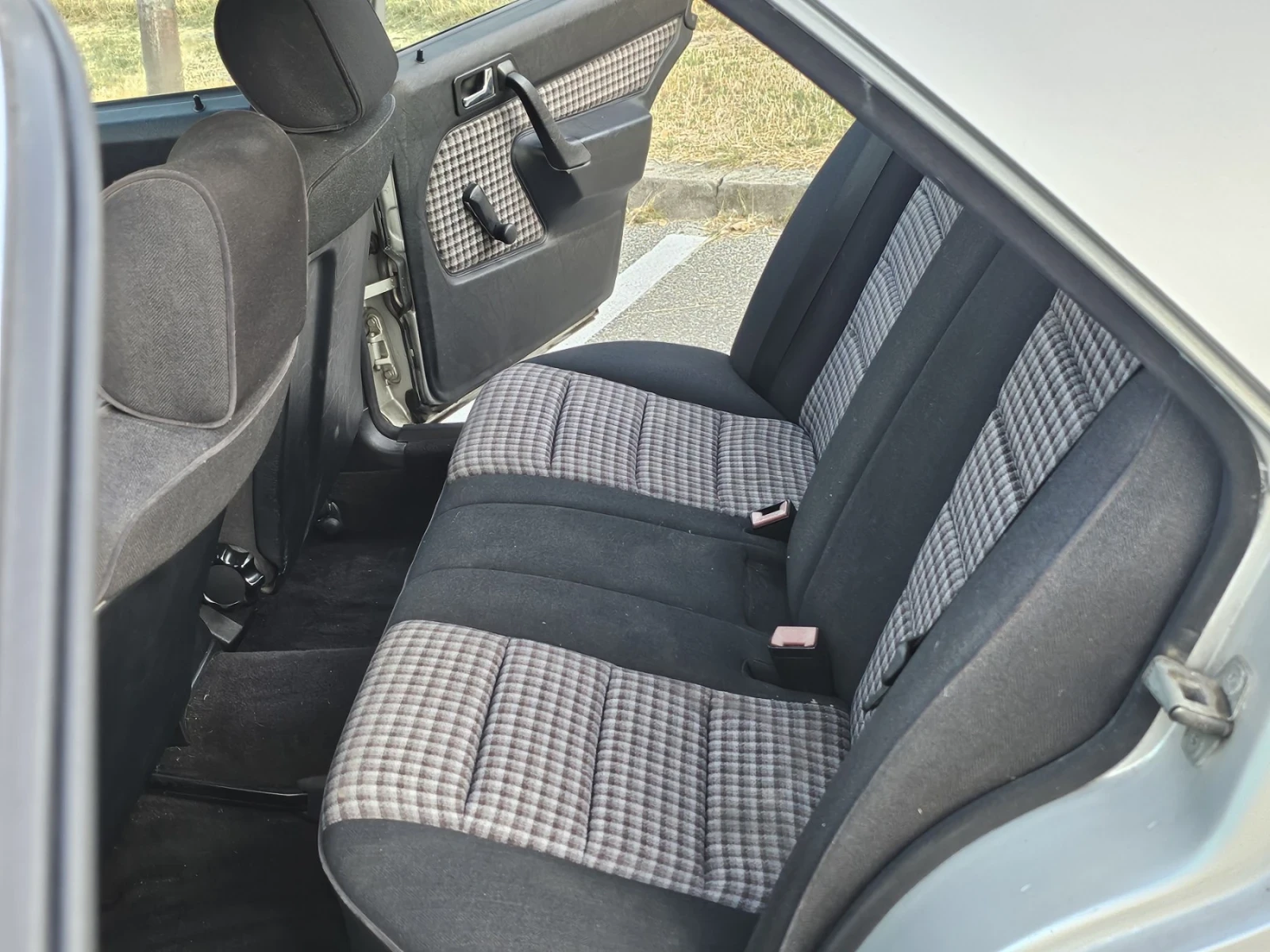 Mercedes-Benz 190, снимка 10 - Автомобили и джипове - 55631574