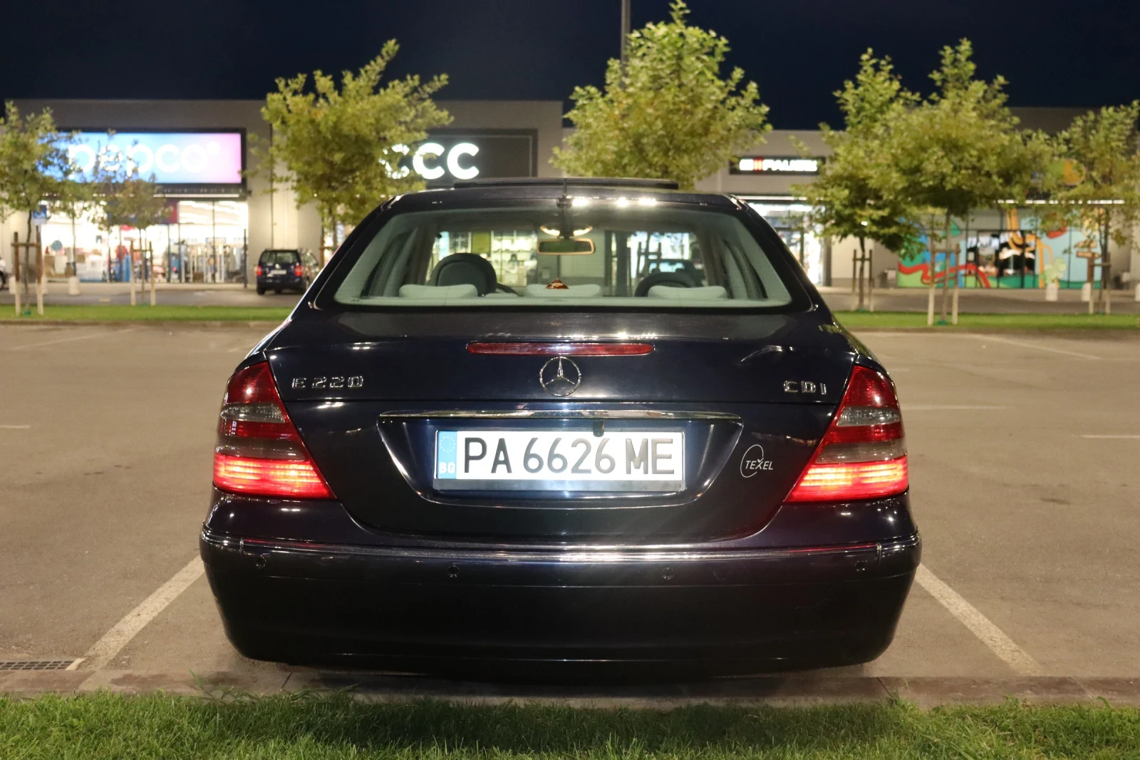 Mercedes-Benz E 220, снимка 9 - Автомобили и джипове - 56057327