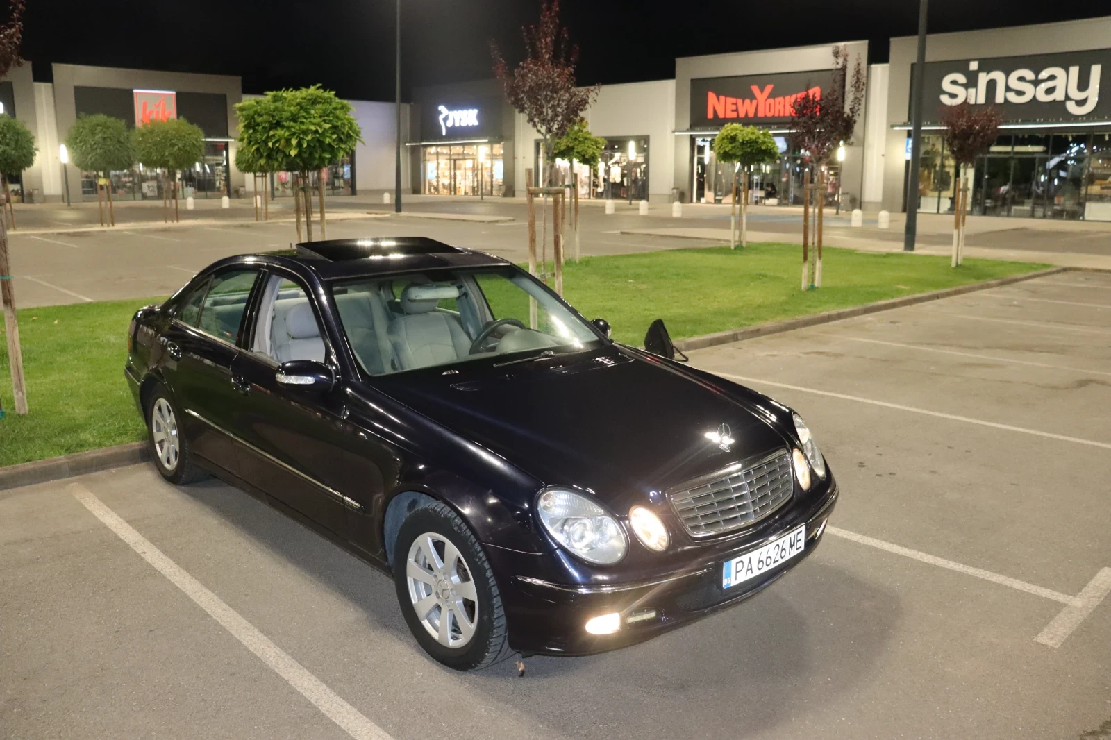 Mercedes-Benz E 220, снимка 4 - Автомобили и джипове - 56057327