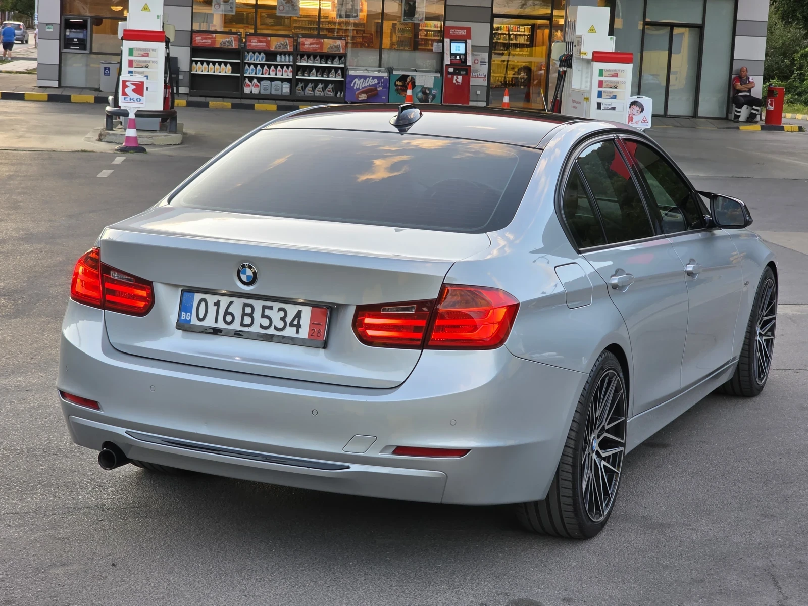 BMW 320 Топ състояние лизинг , снимка 6 - Автомобили и джипове - 56060259