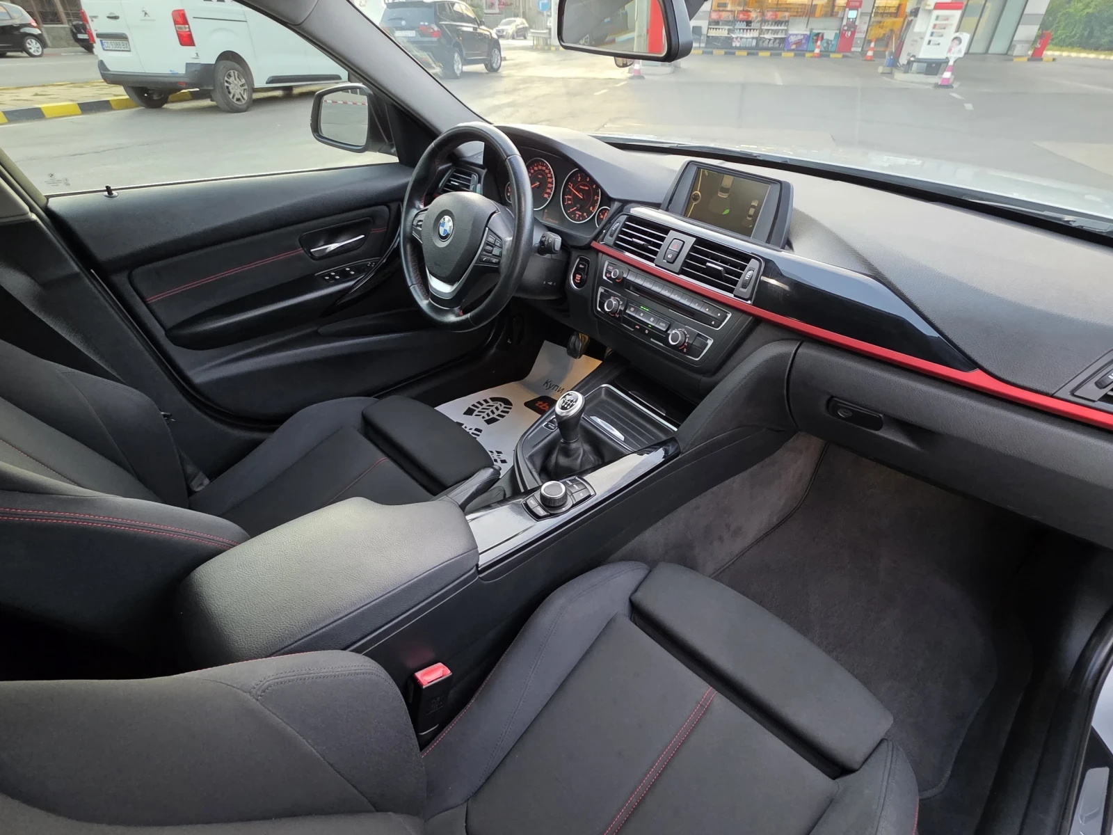 BMW 320 Топ състояние лизинг , снимка 16 - Автомобили и джипове - 56060259