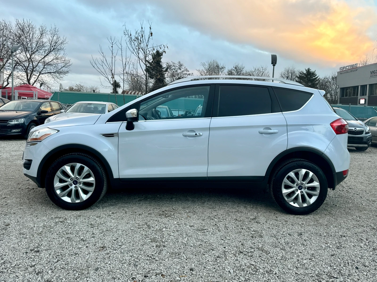 Ford Kuga 2.5i Titanium 4х4   -КАТО НОВА- - изображение 2