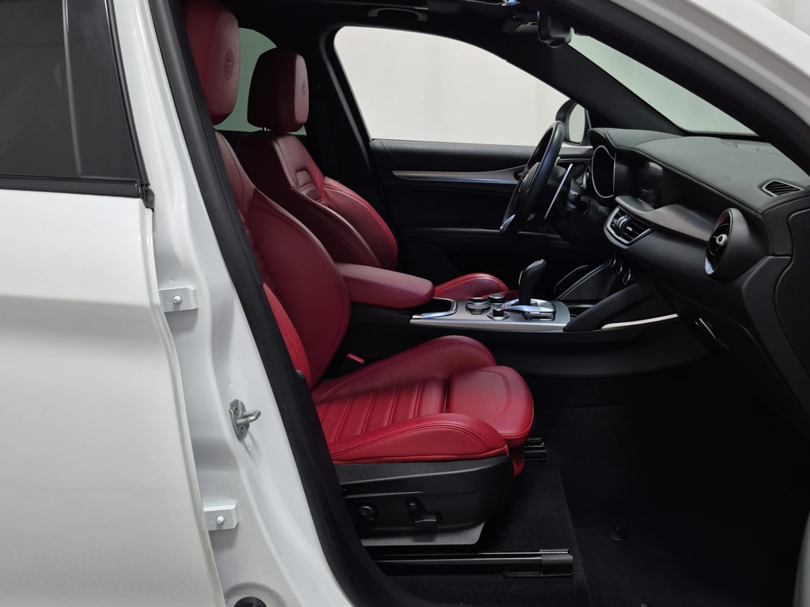 Alfa Romeo Stelvio VELOCE * CARFAX * АвтоКредит * Цена до България*  - изображение 10