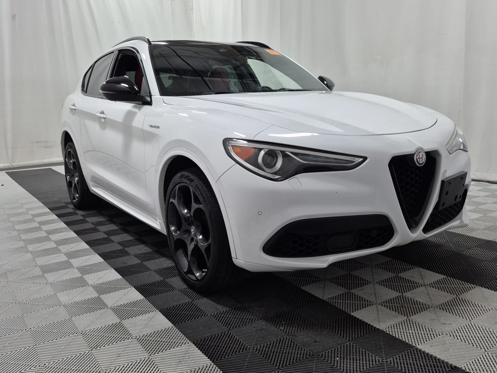 Alfa Romeo Stelvio VELOCE * CARFAX * АвтоКредит * Цена до България*  - изображение 2
