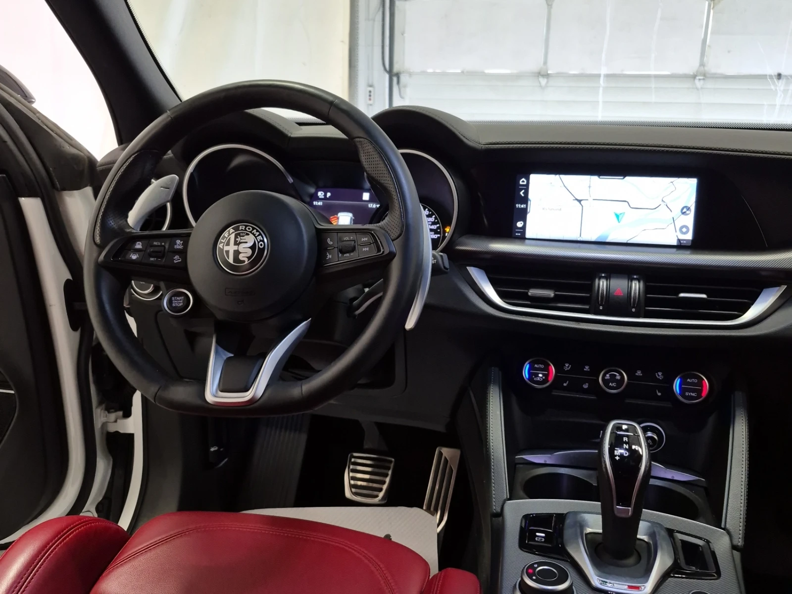 Alfa Romeo Stelvio VELOCE * CARFAX * АвтоКредит * Цена до България*  - изображение 7