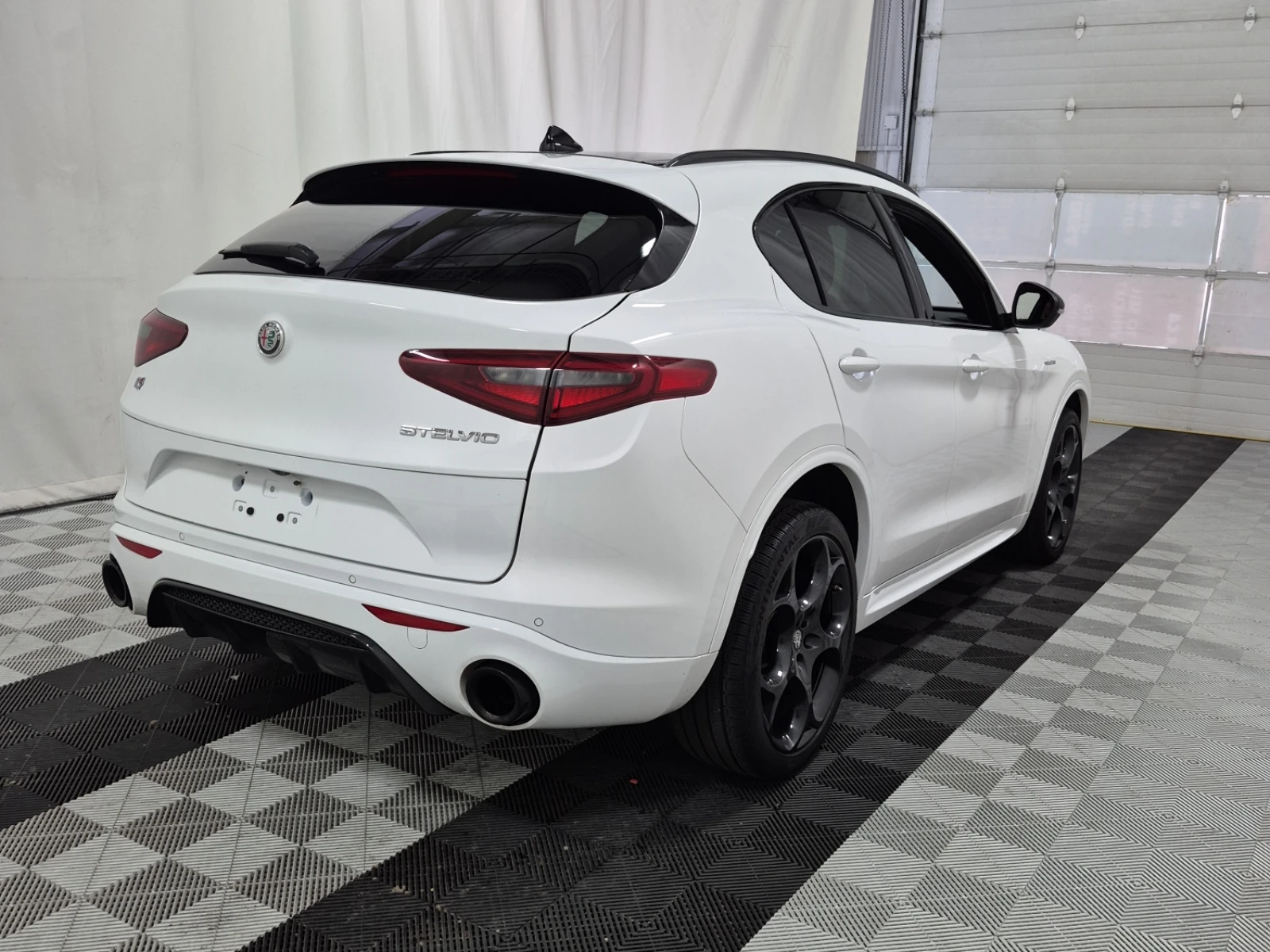 Alfa Romeo Stelvio VELOCE * CARFAX * АвтоКредит * Цена до България*  - изображение 3
