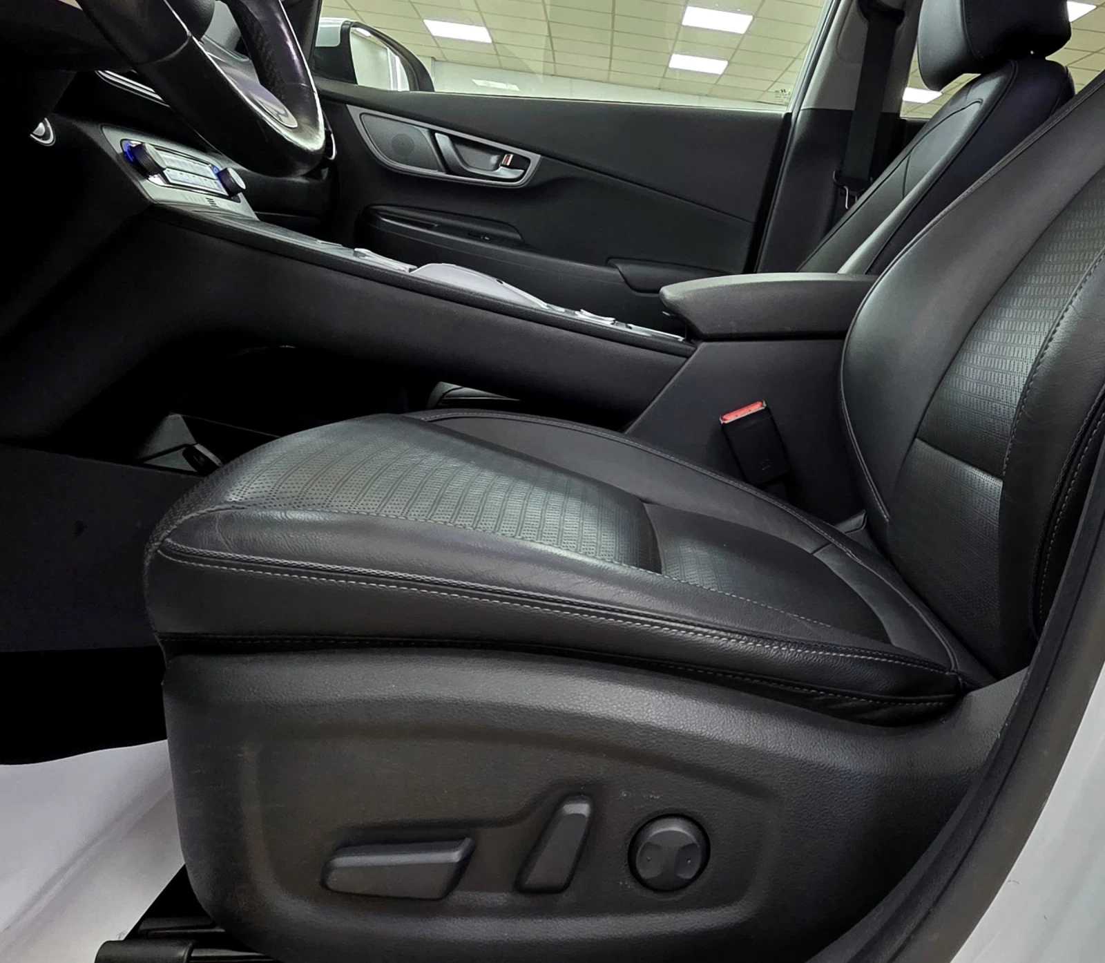 Hyundai Kona 64KWh/В ГАРАНЦИЯ/SOH100%/Blue Link, снимка 7 - Автомобили и джипове - 53941944