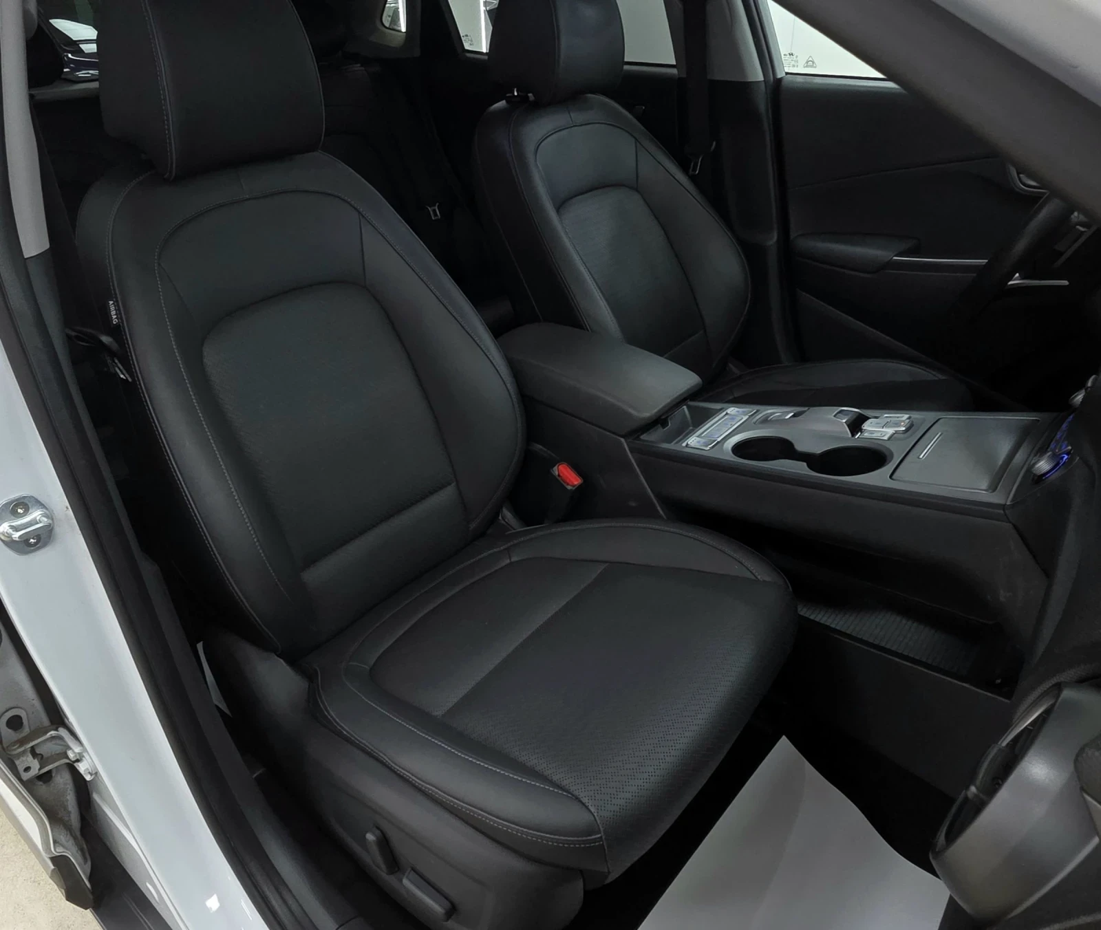 Hyundai Kona 64KWh/В ГАРАНЦИЯ/SOH100%/Blue Link, снимка 12 - Автомобили и джипове - 53941944