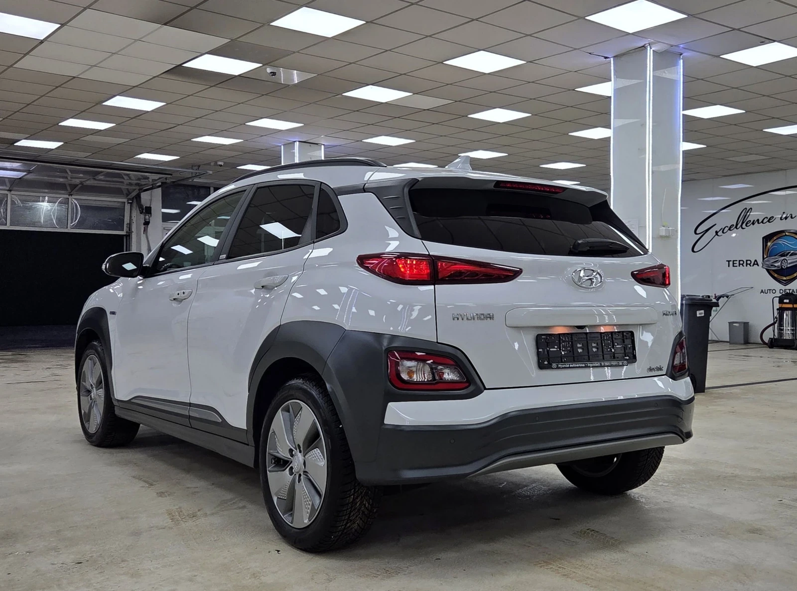 Hyundai Kona 64KWh/В ГАРАНЦИЯ/SOH100%/Blue Link, снимка 4 - Автомобили и джипове - 53941944