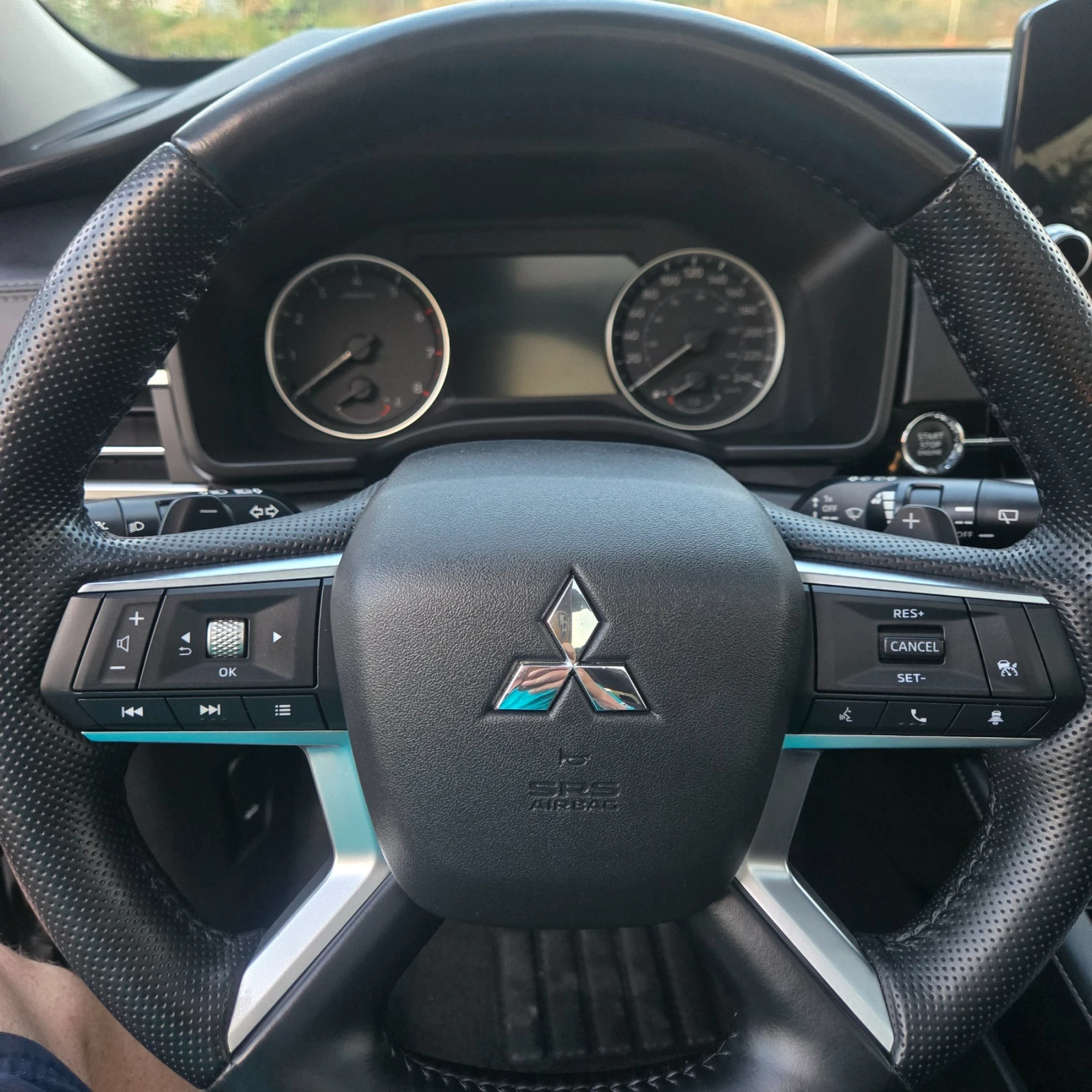 Mitsubishi Outlander 2.5L AWD 7 места , снимка 11 - Автомобили и джипове - 54876165
