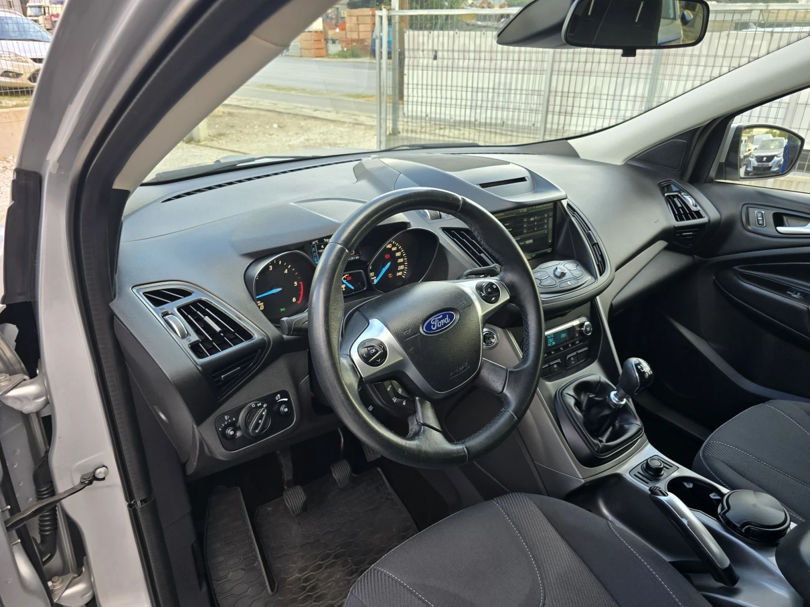 Ford Kuga 2.0 TDCI EURO6 120kc, снимка 9 - Автомобили и джипове - 55899970