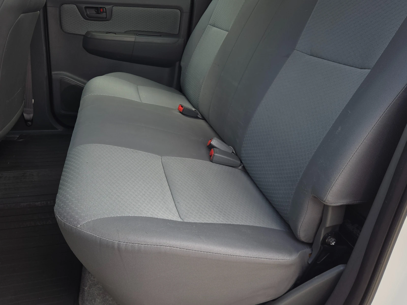 Toyota Hilux 2.5D-4D/DOUBLE CAB, снимка 10 - Автомобили и джипове - 55930571