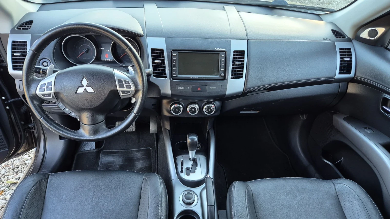 Mitsubishi Outlander 2.4  Auto  Navigator, снимка 9 - Автомобили и джипове - 56145291