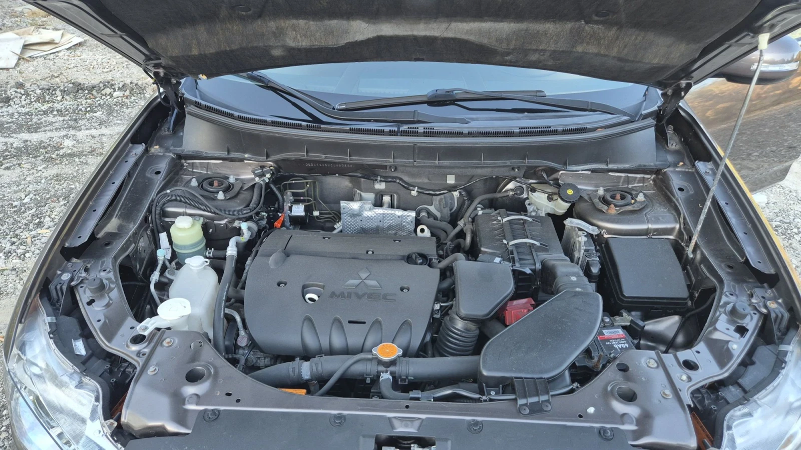 Mitsubishi Outlander 2.4  Auto  Navigator, снимка 17 - Автомобили и джипове - 56145291