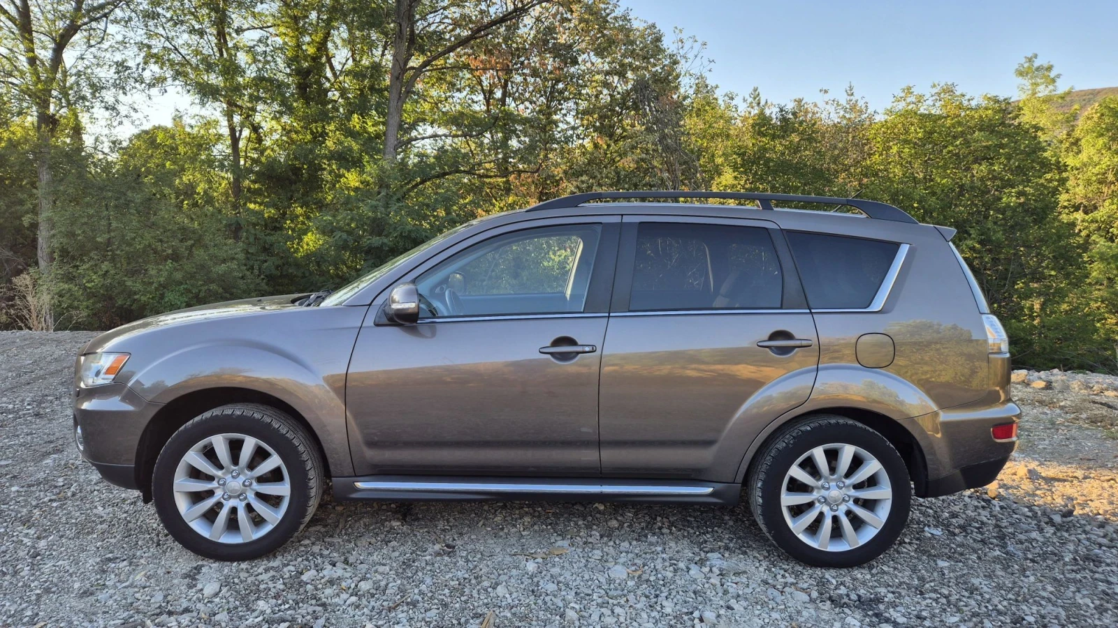 Mitsubishi Outlander 2.4  Auto  Navigator, снимка 8 - Автомобили и джипове - 56145291
