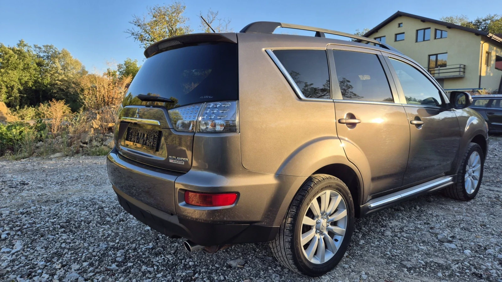 Mitsubishi Outlander 2.4  Auto  Navigator, снимка 6 - Автомобили и джипове - 56145291