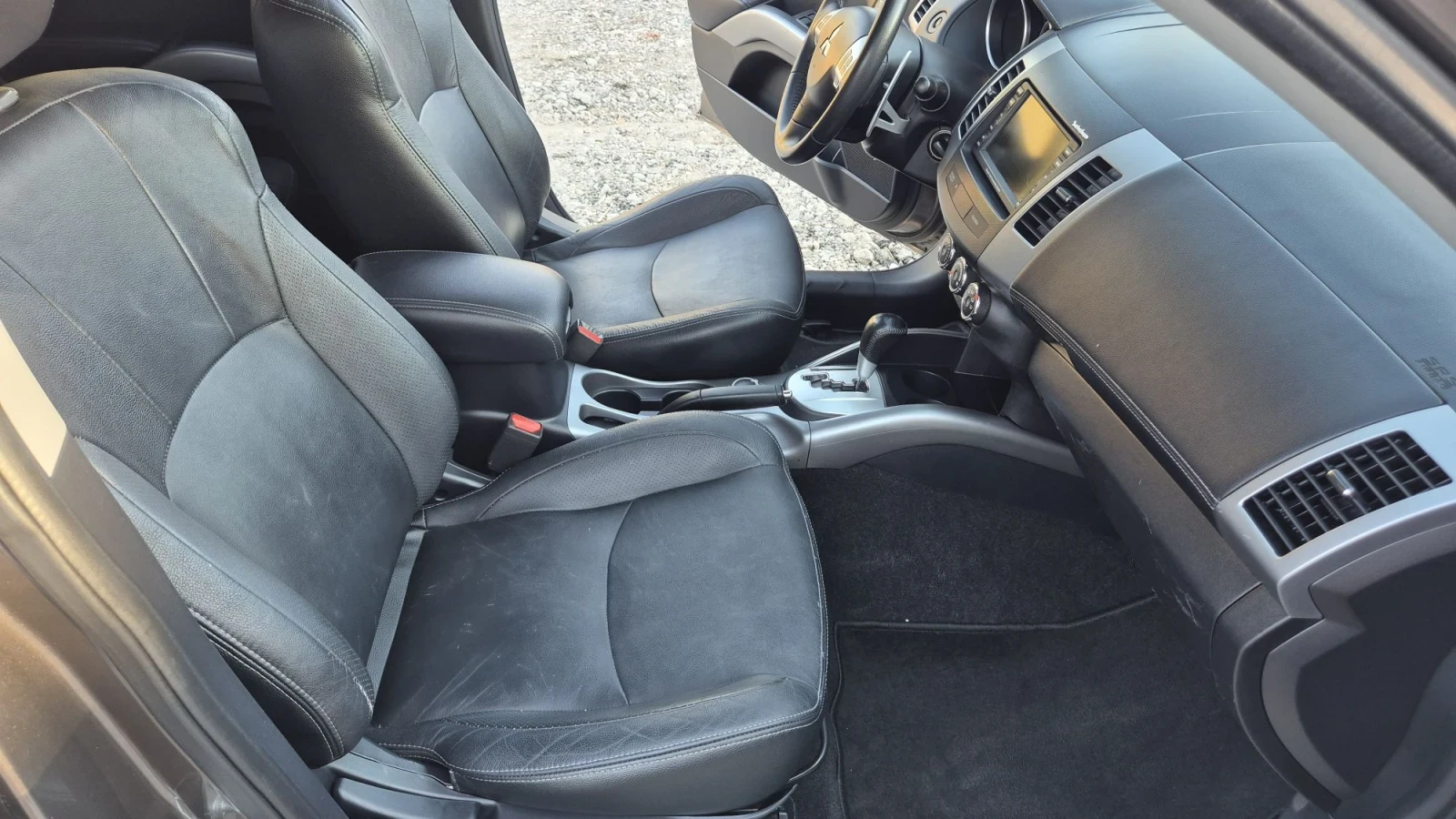 Mitsubishi Outlander 2.4  Auto  Navigator, снимка 14 - Автомобили и джипове - 56145291