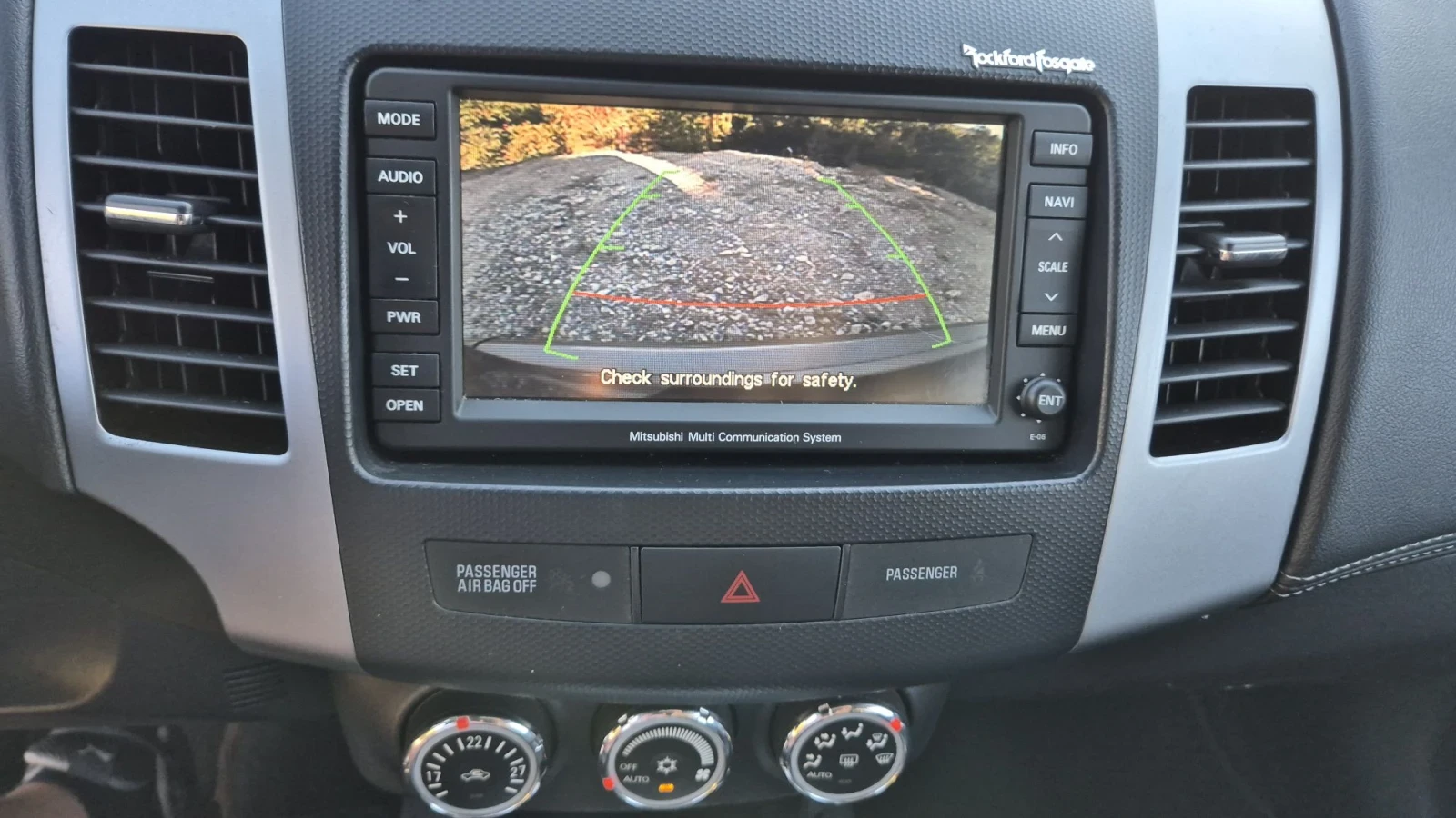 Mitsubishi Outlander 2.4  Auto  Navigator, снимка 13 - Автомобили и джипове - 56145291