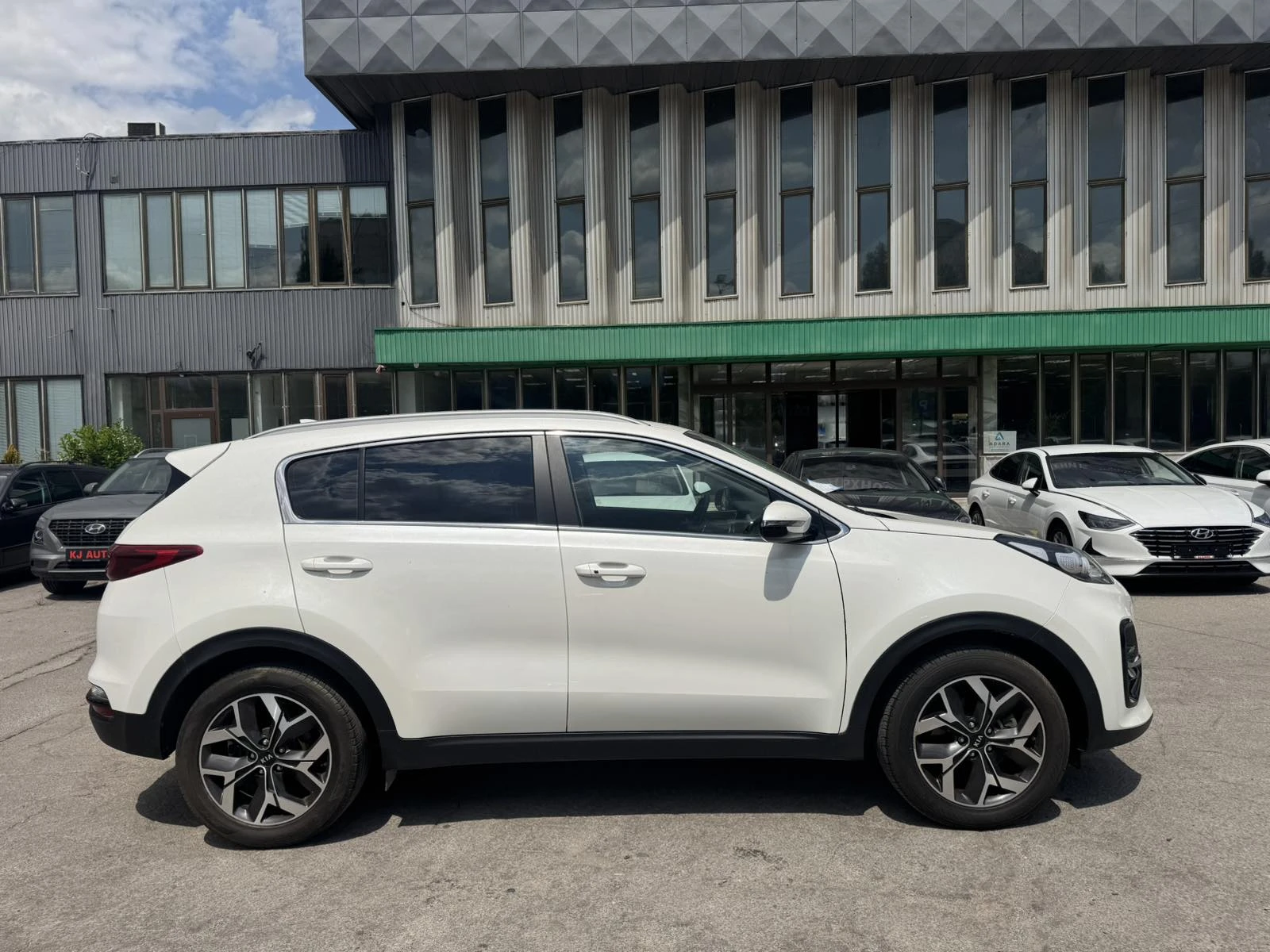Kia Sportage, снимка 7 - Автомобили и джипове - 56471739