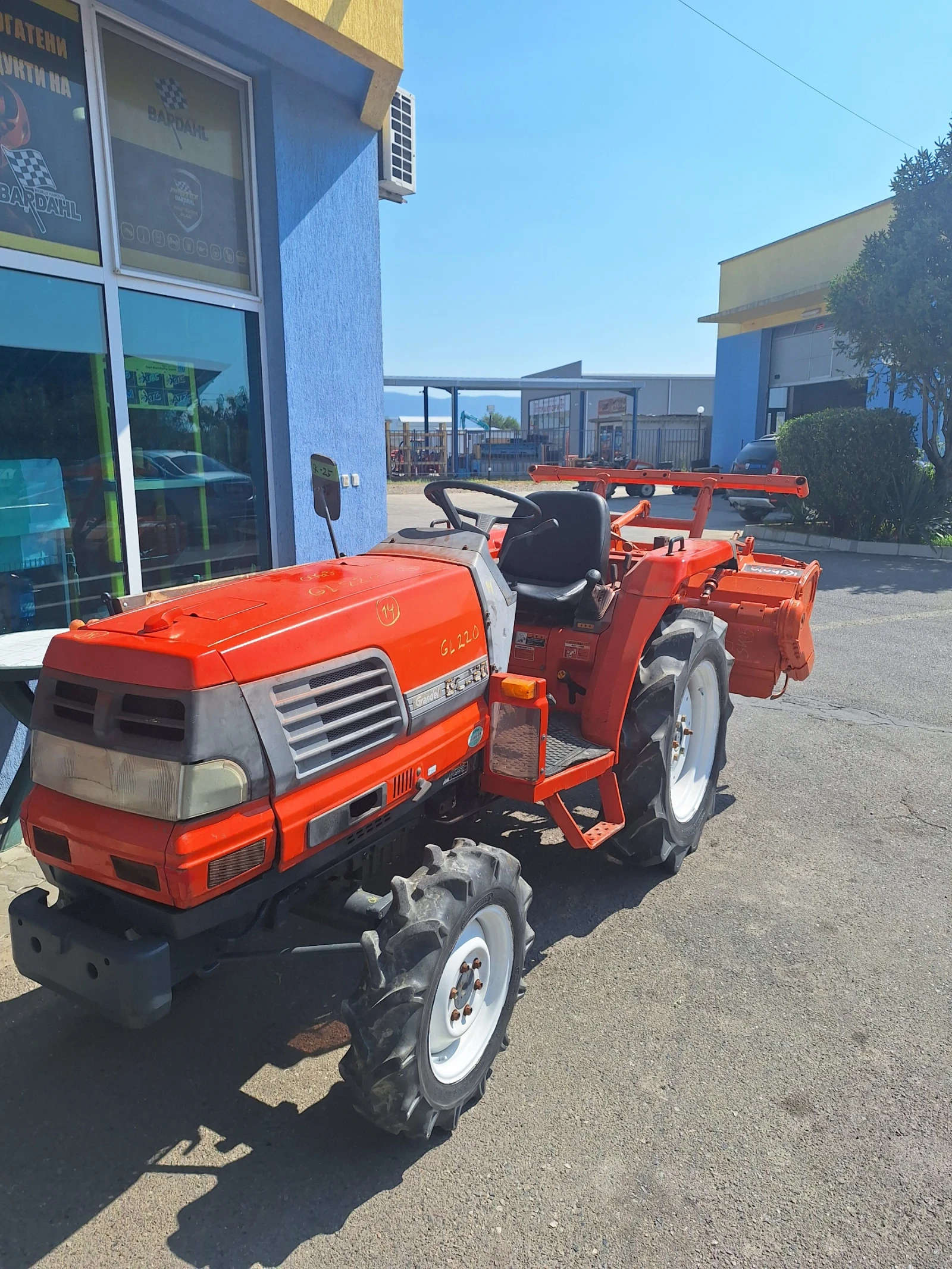 Трактор Kubota, снимка 4 - Селскостопанска техника - 55556816
