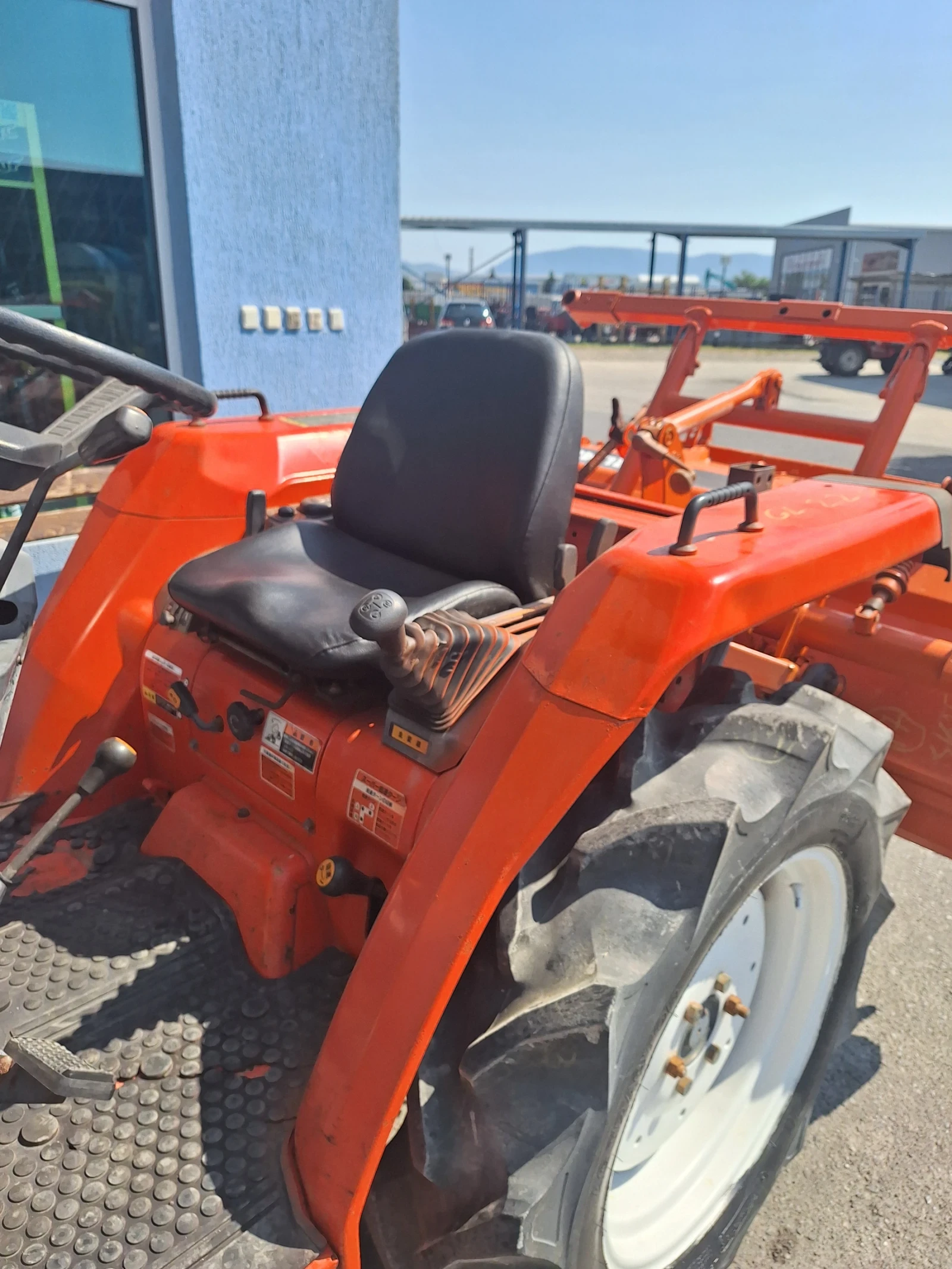 Трактор Kubota, снимка 8 - Селскостопанска техника - 55556816