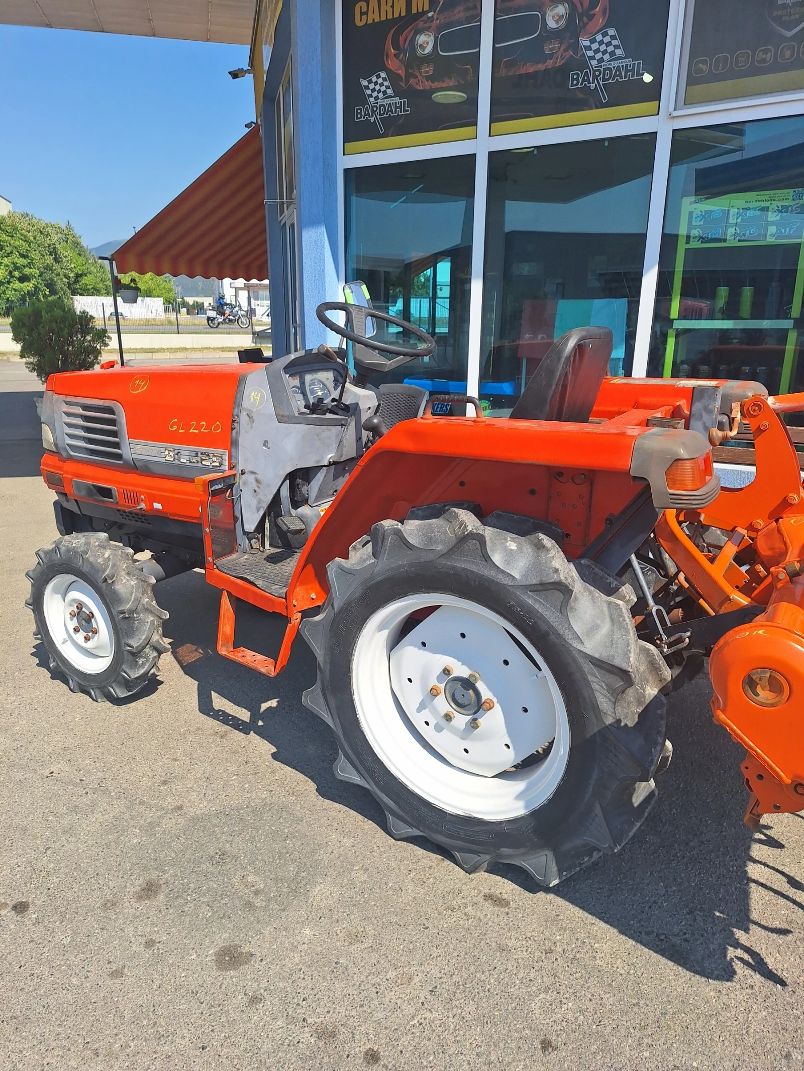 Трактор Kubota, снимка 7 - Селскостопанска техника - 55556816