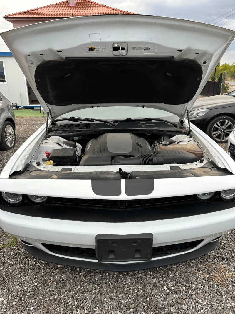 Dodge Challenger 5.7 HEMI R/T, снимка 11 - Автомобили и джипове - 47216144