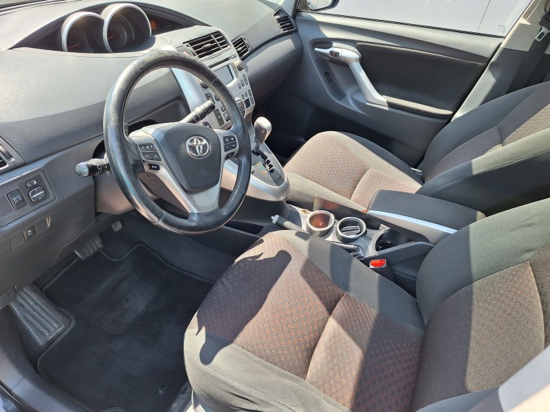 Toyota Corolla verso 2200, снимка 7 - Автомобили и джипове - 45892501