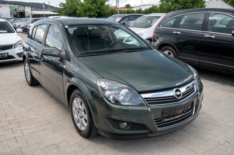 Opel Astra 1.6i* 2009г, снимка 5 - Автомобили и джипове - 46089573