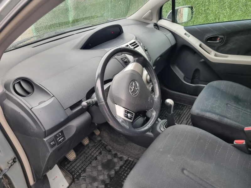 Toyota Yaris 1.3, снимка 7 - Автомобили и джипове - 47393406