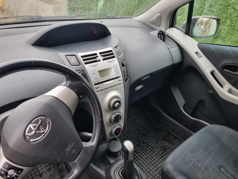 Toyota Yaris 1.3, снимка 6 - Автомобили и джипове - 47393406