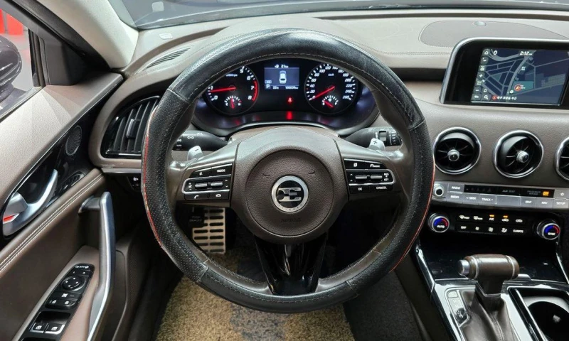 Kia Stinger 2.0 Turbo 2WD * НАЙ-ДОБРА ЦЕНА В БЪЛГАРИЯ* , снимка 14 - Автомобили и джипове - 51965413